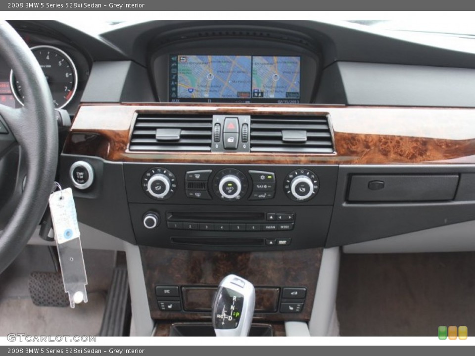 Grey Interior Controls for the 2008 BMW 5 Series 528xi Sedan #77873025