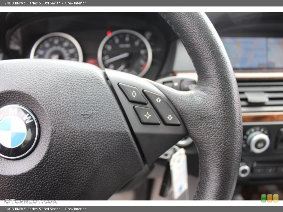 Grey Interior Controls for the 2008 BMW 5 Series 528xi Sedan #77873093