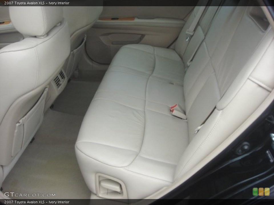 Ivory Interior Rear Seat for the 2007 Toyota Avalon XLS #77912353