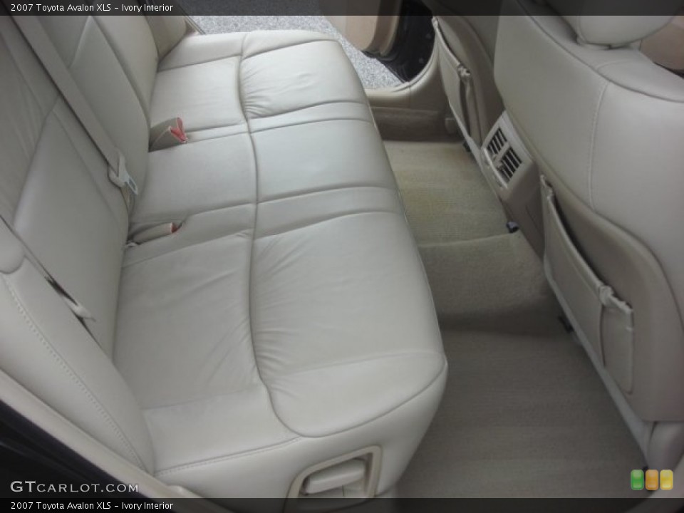 Ivory Interior Rear Seat for the 2007 Toyota Avalon XLS #77912365