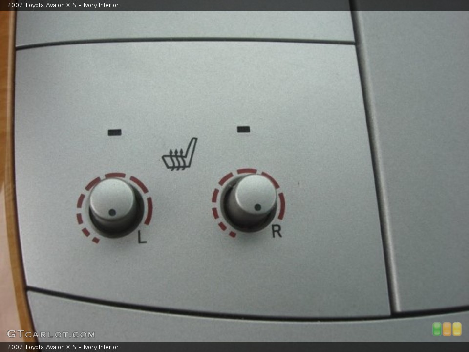 Ivory Interior Controls for the 2007 Toyota Avalon XLS #77912440