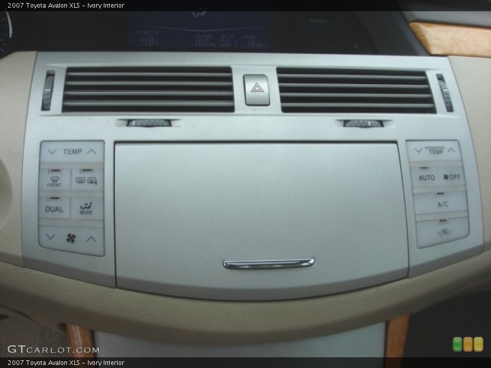 Ivory Interior Controls for the 2007 Toyota Avalon XLS #77912479