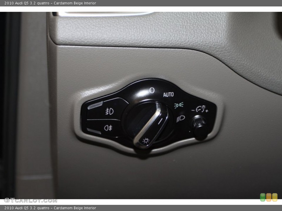 Cardamom Beige Interior Controls for the 2010 Audi Q5 3.2 quattro #77947626