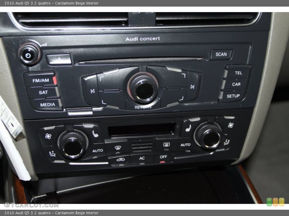 Cardamom Beige Interior Controls for the 2010 Audi Q5 3.2 quattro #77947684