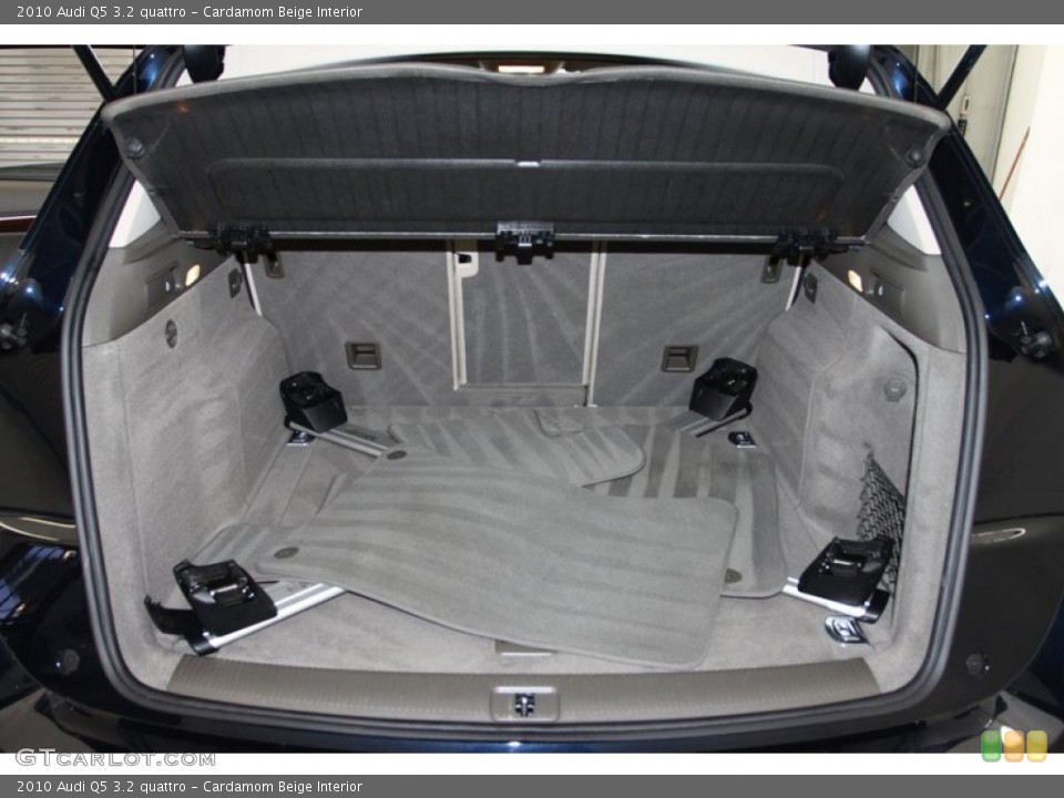 Cardamom Beige Interior Trunk for the 2010 Audi Q5 3.2 quattro #77947857