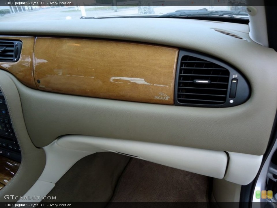 Ivory Interior Dashboard for the 2003 Jaguar S-Type 3.0 #78001816