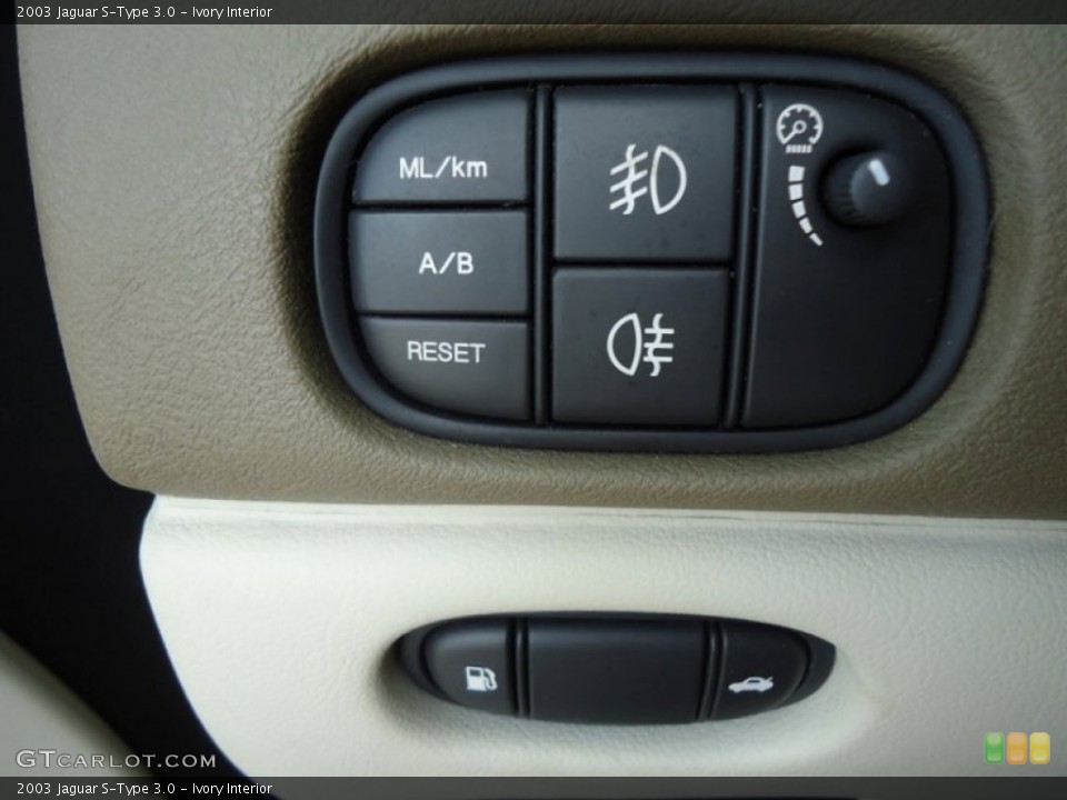 Ivory Interior Controls for the 2003 Jaguar S-Type 3.0 #78002603