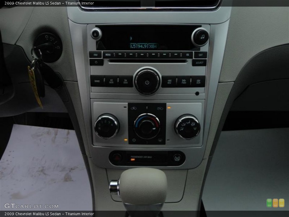 Titanium Interior Controls for the 2009 Chevrolet Malibu LS Sedan #78006893
