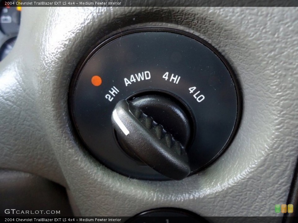 Medium Pewter Interior Controls for the 2004 Chevrolet TrailBlazer EXT LS 4x4 #78015053
