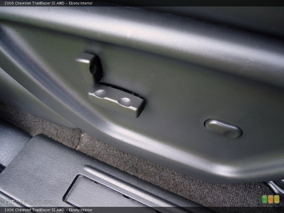 Ebony Interior Controls for the 2006 Chevrolet TrailBlazer SS AWD #78017012