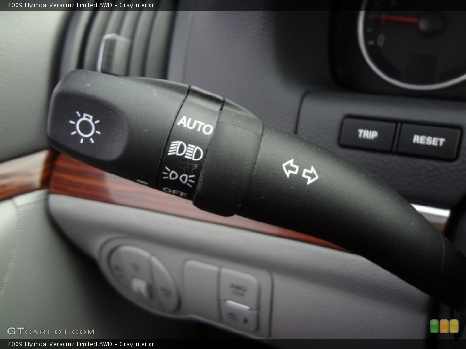 Gray Interior Controls for the 2009 Hyundai Veracruz Limited AWD #78021126