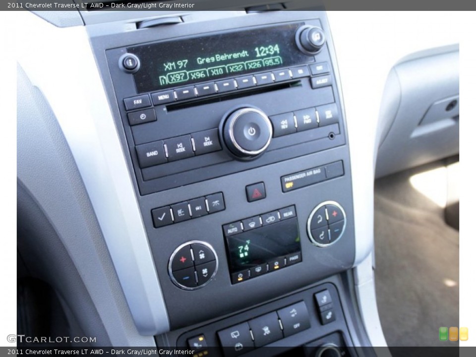Dark Gray/Light Gray Interior Controls for the 2011 Chevrolet Traverse LT AWD #78033042