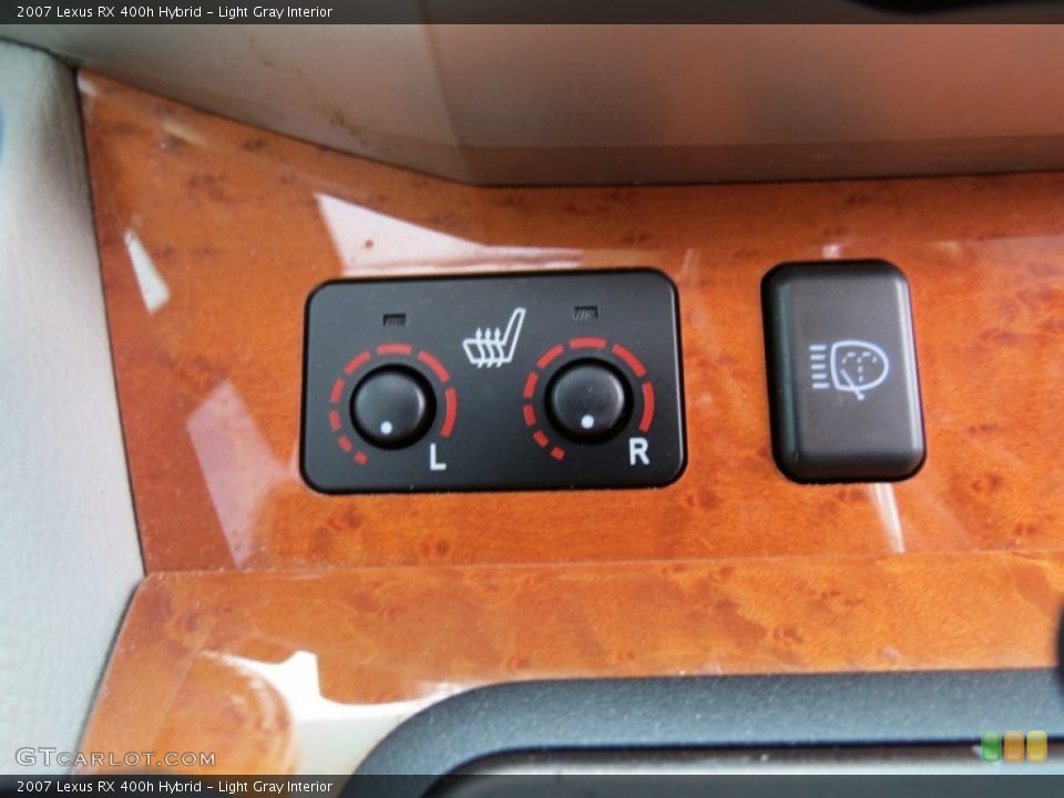 Light Gray Interior Controls for the 2007 Lexus RX 400h Hybrid #78035526