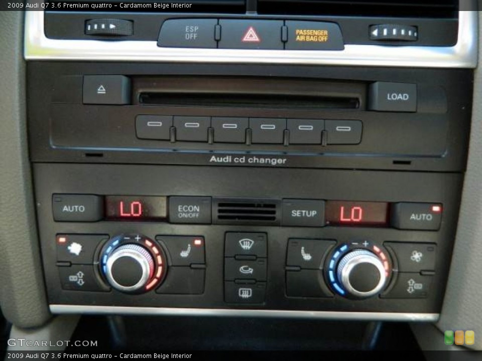 Cardamom Beige Interior Controls for the 2009 Audi Q7 3.6 Premium quattro #78052382