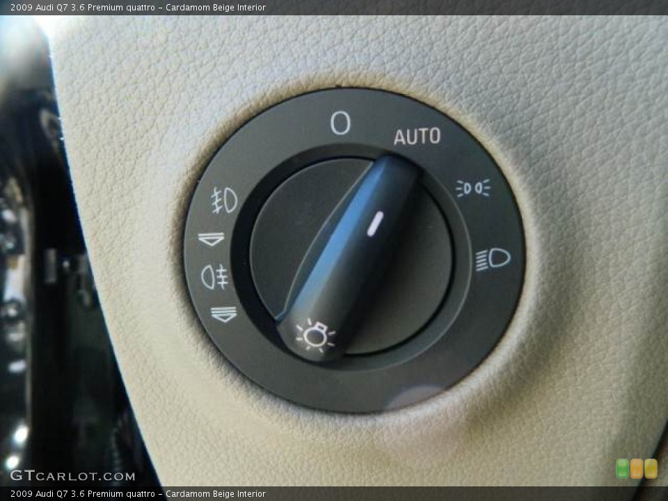 Cardamom Beige Interior Controls for the 2009 Audi Q7 3.6 Premium quattro #78052452
