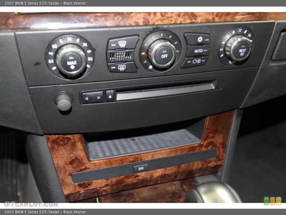 Black Interior Controls for the 2007 BMW 5 Series 525i Sedan #78065388
