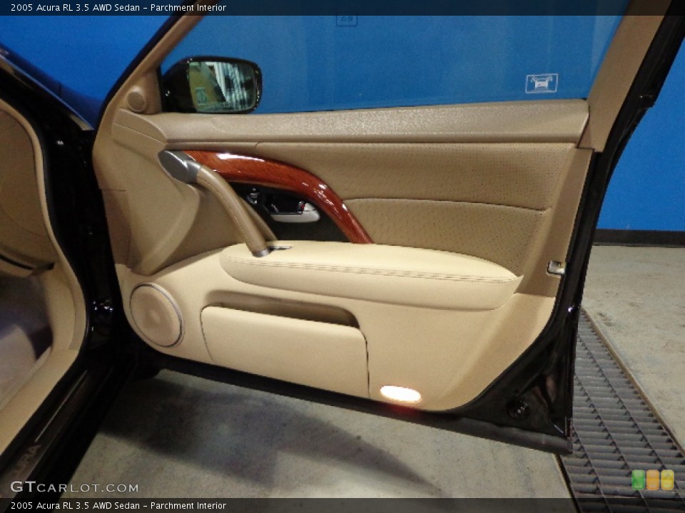 Parchment Interior Door Panel for the 2005 Acura RL 3.5 AWD Sedan #78072267