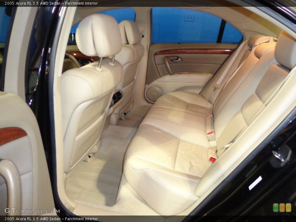 Parchment Interior Rear Seat for the 2005 Acura RL 3.5 AWD Sedan #78072309