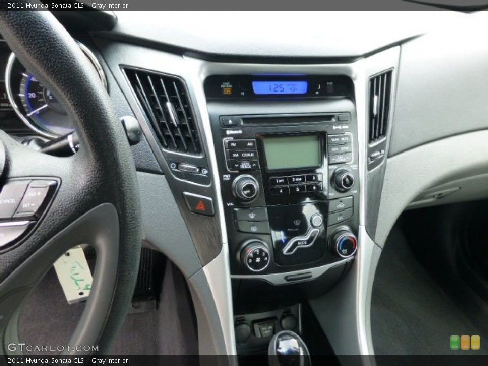 Gray Interior Controls for the 2011 Hyundai Sonata GLS #78111158