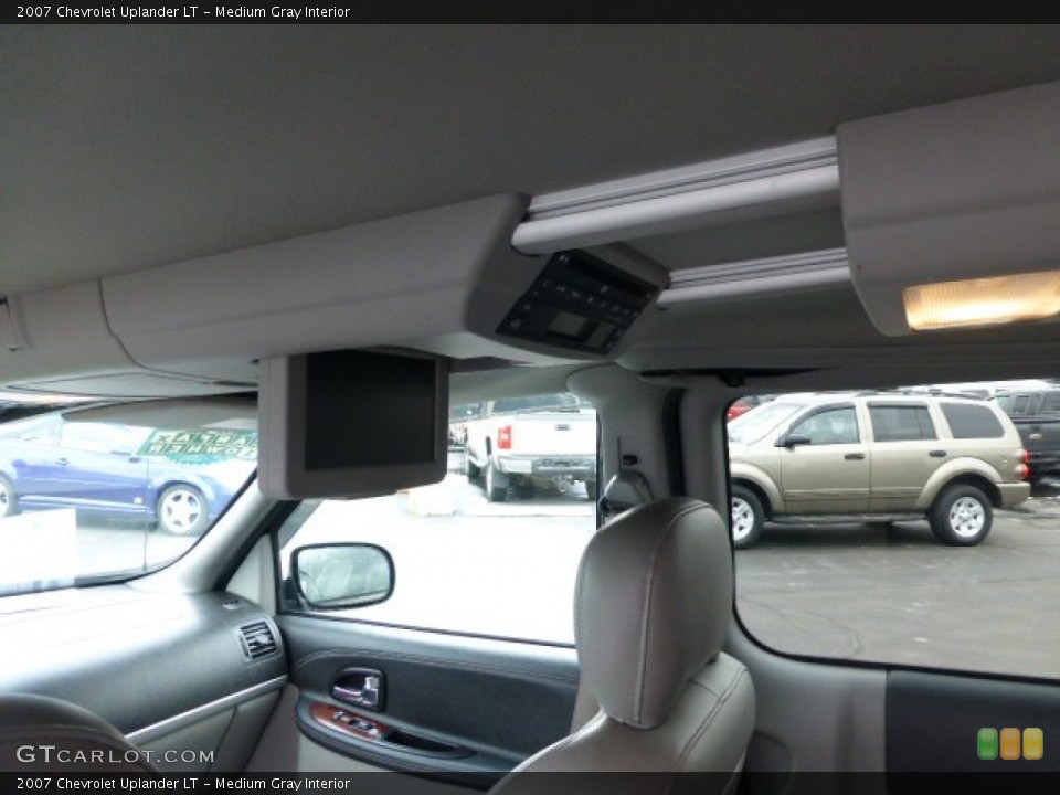 Medium Gray Interior Entertainment System for the 2007 Chevrolet Uplander LT #78118802