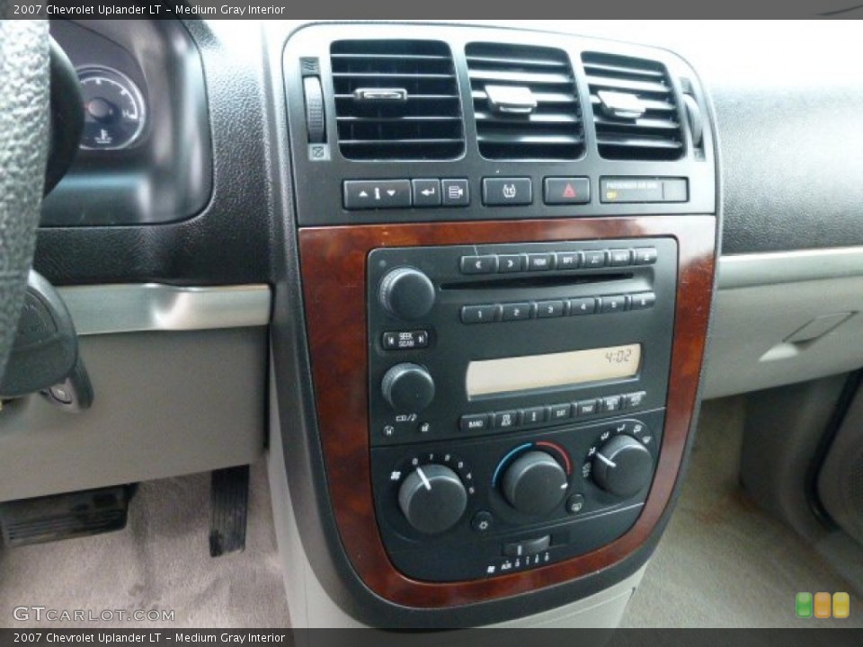 Medium Gray Interior Controls for the 2007 Chevrolet Uplander LT #78118862