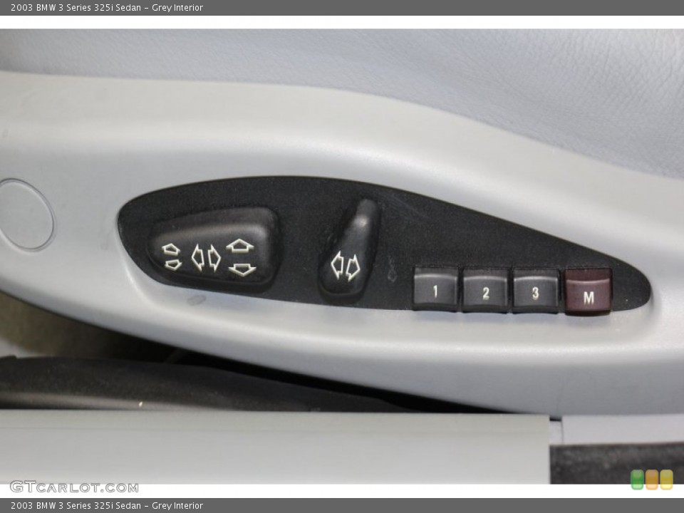 Grey Interior Controls for the 2003 BMW 3 Series 325i Sedan #78122754