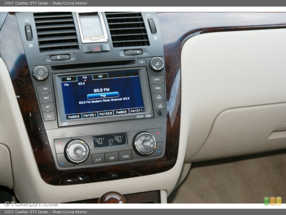 Shale/Cocoa Interior Controls for the 2007 Cadillac DTS Sedan #78131764