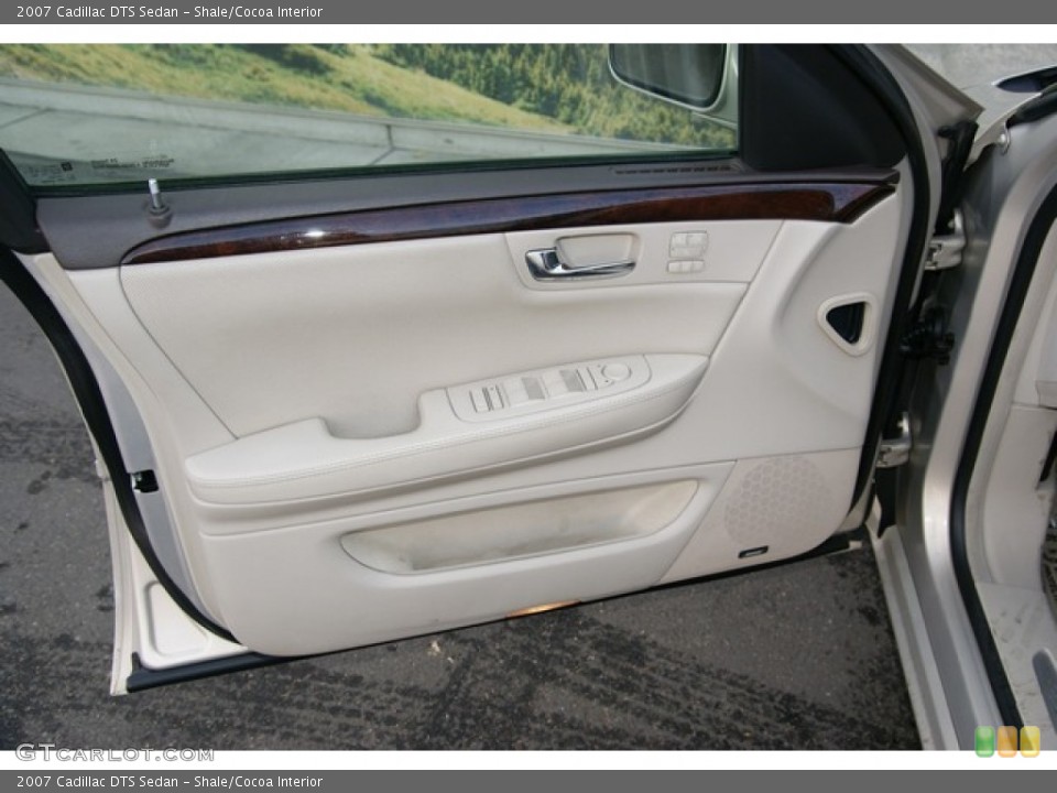 Shale/Cocoa Interior Door Panel for the 2007 Cadillac DTS Sedan #78132024