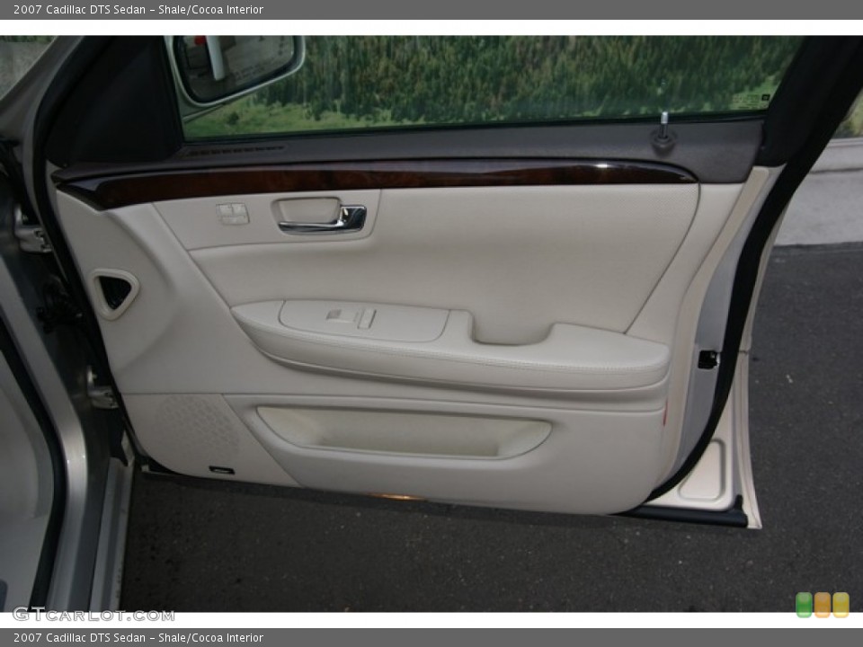 Shale/Cocoa Interior Door Panel for the 2007 Cadillac DTS Sedan #78132054
