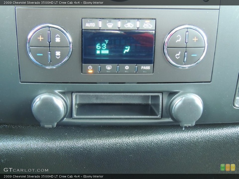 Ebony Interior Controls for the 2009 Chevrolet Silverado 3500HD LT Crew Cab 4x4 #78134351