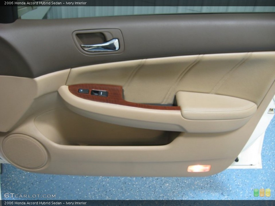 Ivory Interior Door Panel for the 2006 Honda Accord Hybrid Sedan #78164979