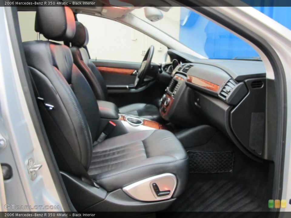 Black Interior Photo for the 2006 Mercedes-Benz R 350 4Matic #78179195