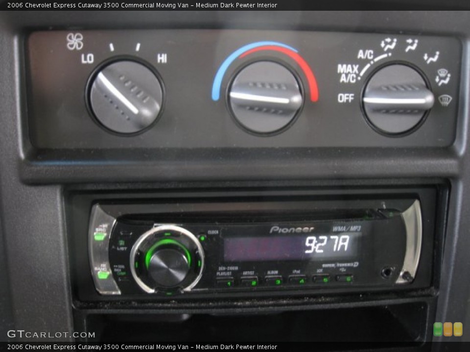 Medium Dark Pewter Interior Controls for the 2006 Chevrolet Express Cutaway 3500 Commercial Moving Van #78181727