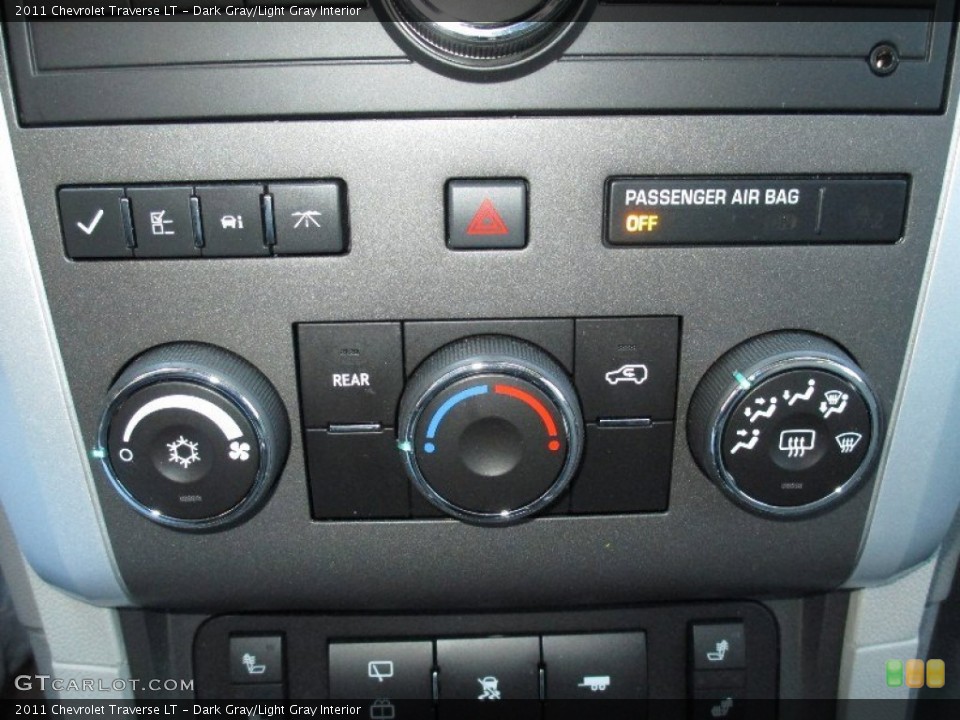 Dark Gray/Light Gray Interior Controls for the 2011 Chevrolet Traverse LT #78210783