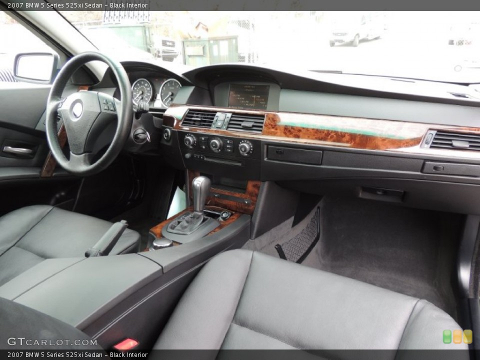 Black Interior Dashboard for the 2007 BMW 5 Series 525xi Sedan #78223519