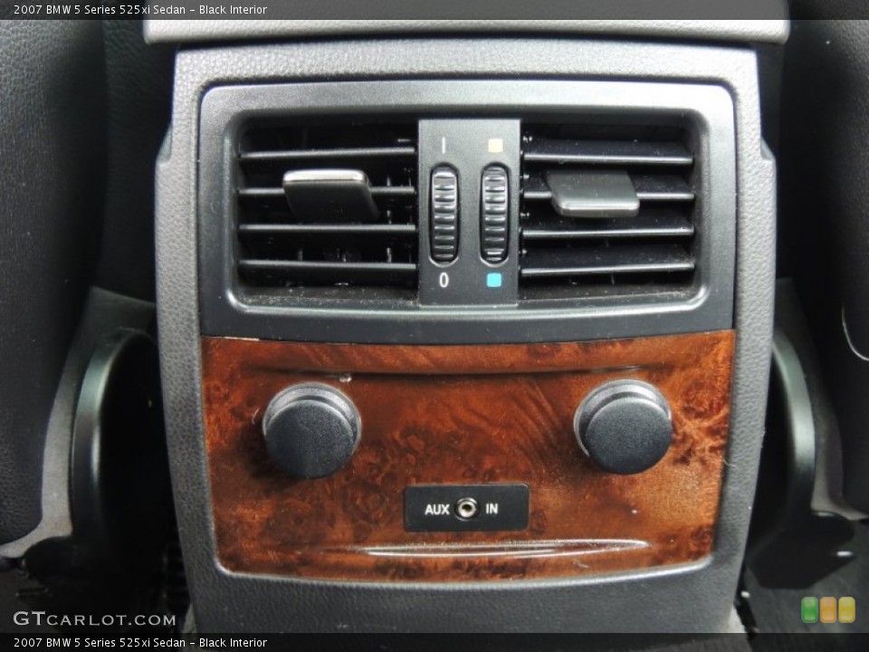 Black Interior Controls for the 2007 BMW 5 Series 525xi Sedan #78223921