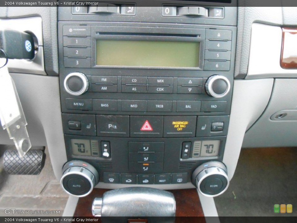 Kristal Gray Interior Controls for the 2004 Volkswagen Touareg V6 #78237949