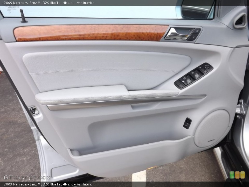 Ash Interior Door Panel for the 2009 Mercedes-Benz ML 320 BlueTec 4Matic #78264091