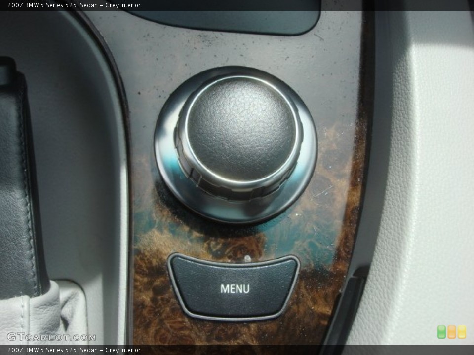 Grey Interior Controls for the 2007 BMW 5 Series 525i Sedan #78269176