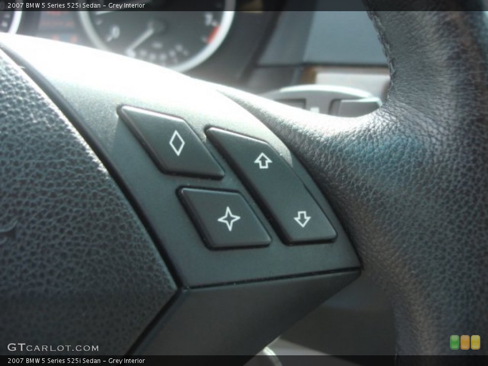 Grey Interior Controls for the 2007 BMW 5 Series 525i Sedan #78269227
