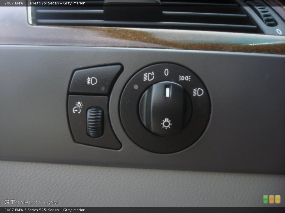 Grey Interior Controls for the 2007 BMW 5 Series 525i Sedan #78269266