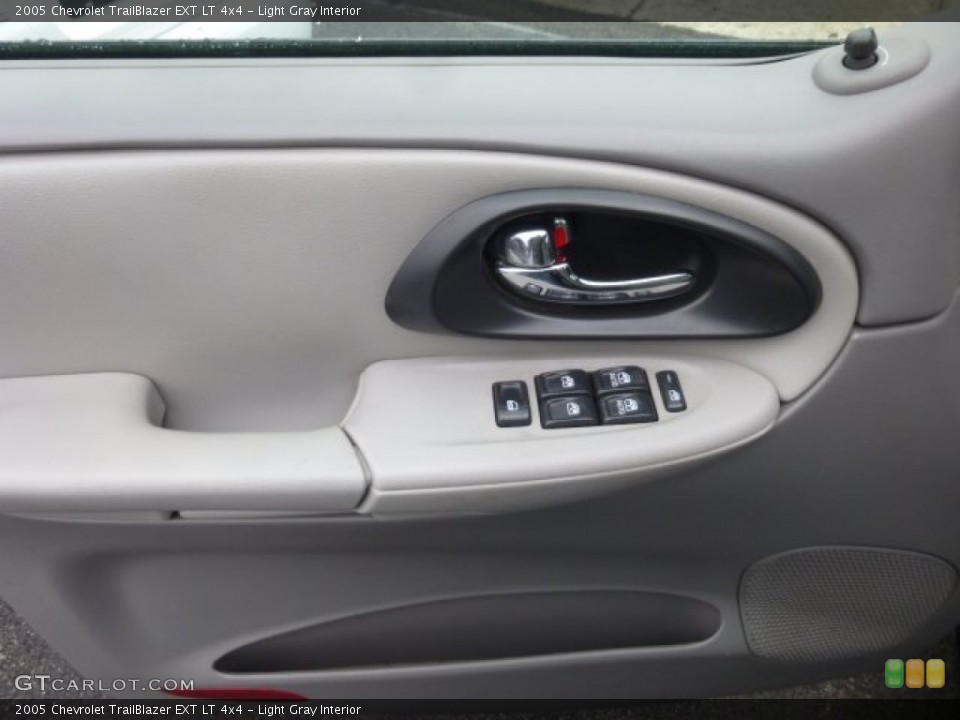 Light Gray Interior Controls for the 2005 Chevrolet TrailBlazer EXT LT 4x4 #78277370