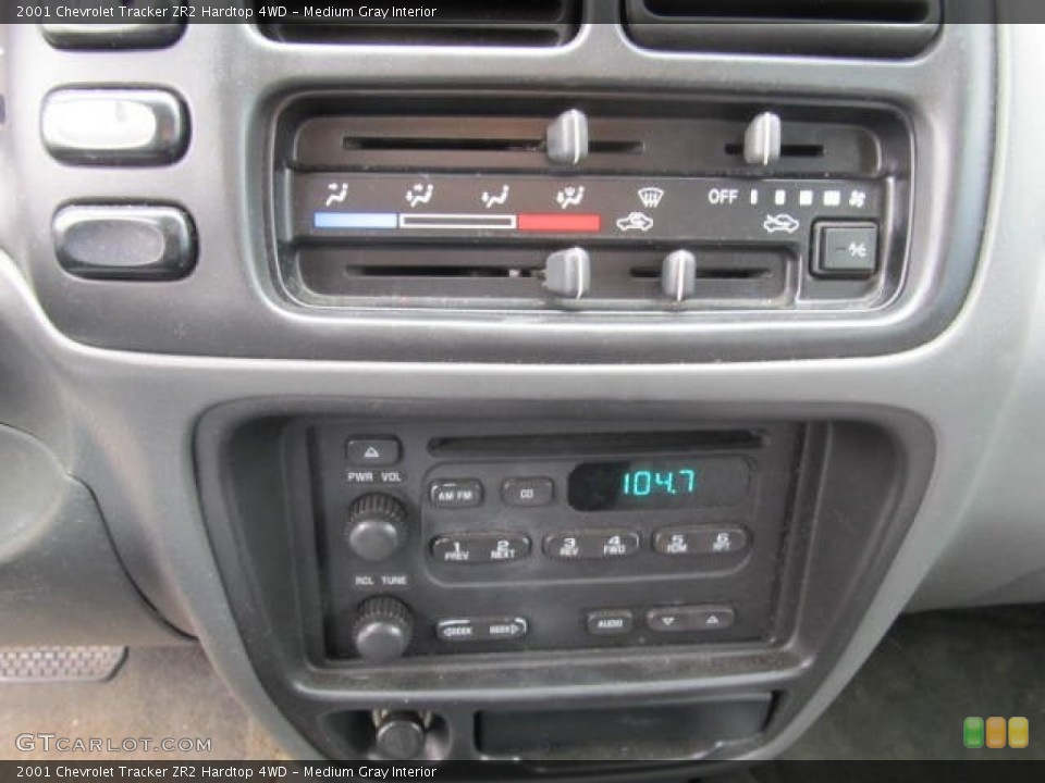 Medium Gray Interior Controls for the 2001 Chevrolet Tracker ZR2 Hardtop 4WD #78291481