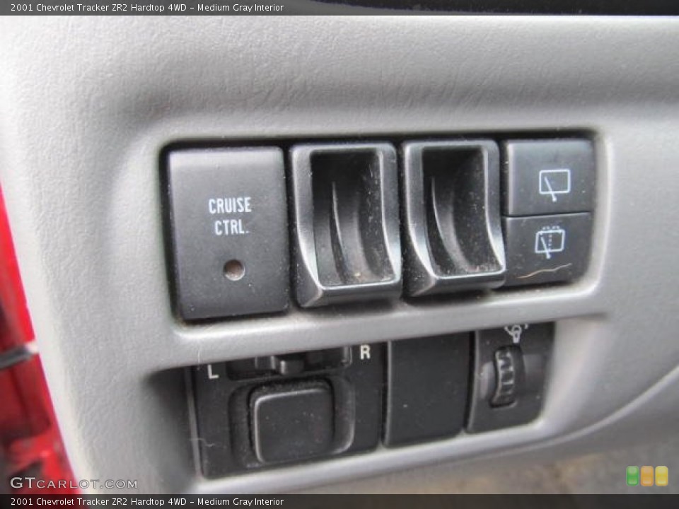 Medium Gray Interior Controls for the 2001 Chevrolet Tracker ZR2 Hardtop 4WD #78291613