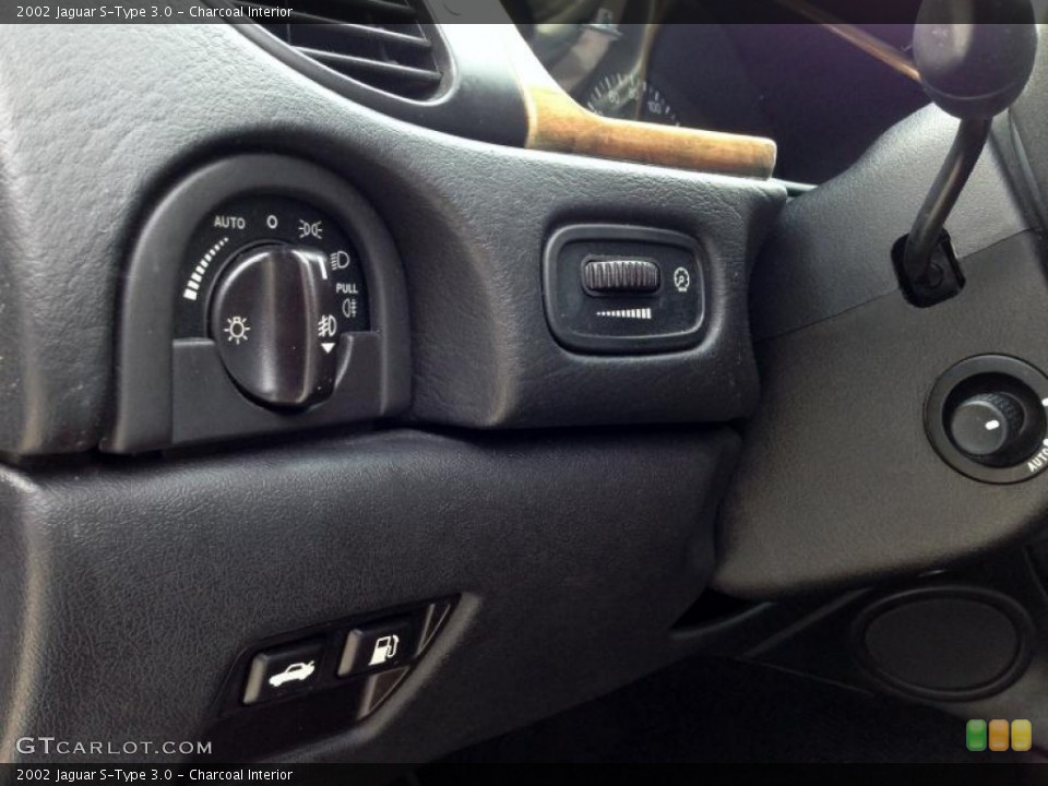 Charcoal Interior Controls for the 2002 Jaguar S-Type 3.0 #78299914