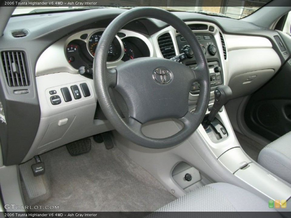 Ash Gray Interior Dashboard for the 2006 Toyota Highlander V6 4WD #78304705
