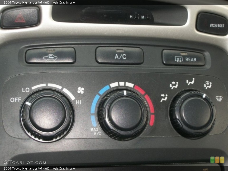 Ash Gray Interior Controls for the 2006 Toyota Highlander V6 4WD #78304894