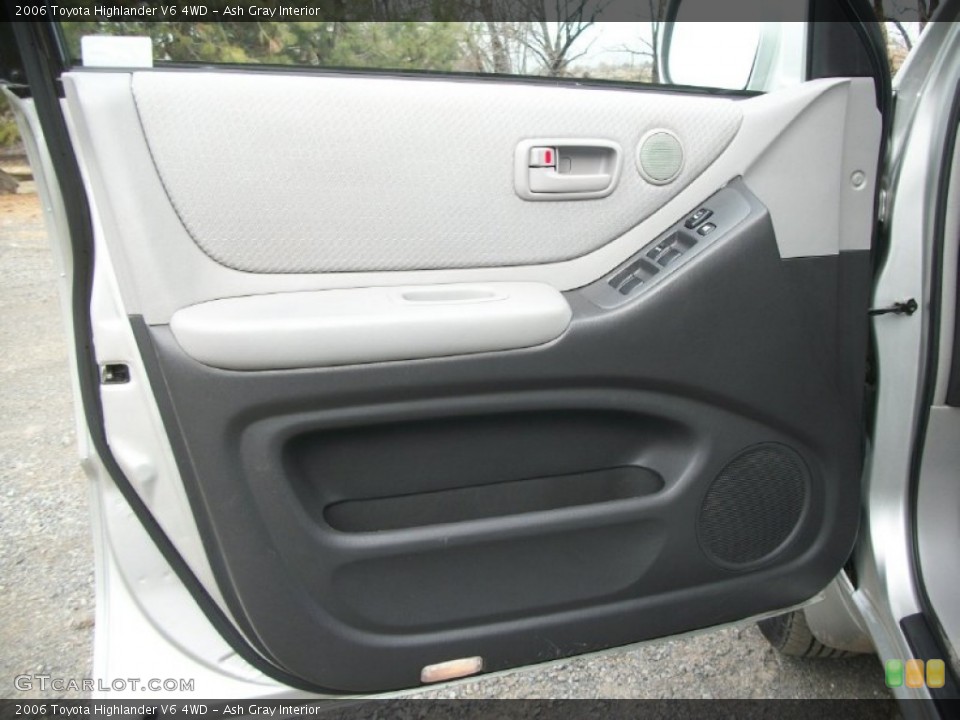 Ash Gray Interior Door Panel for the 2006 Toyota Highlander V6 4WD #78304955