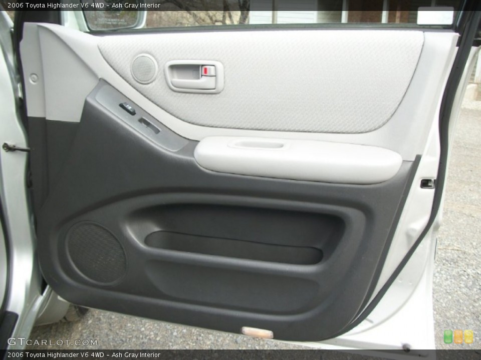 Ash Gray Interior Door Panel for the 2006 Toyota Highlander V6 4WD #78305059
