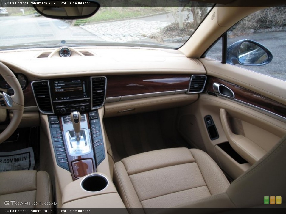 Luxor Beige Interior Dashboard for the 2010 Porsche Panamera 4S #78334173